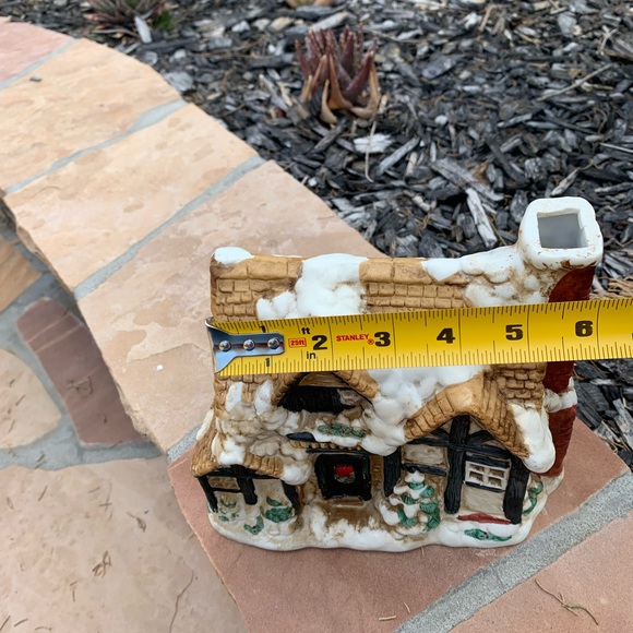 Vintage Christmas Cottage - Picture 9 of 14